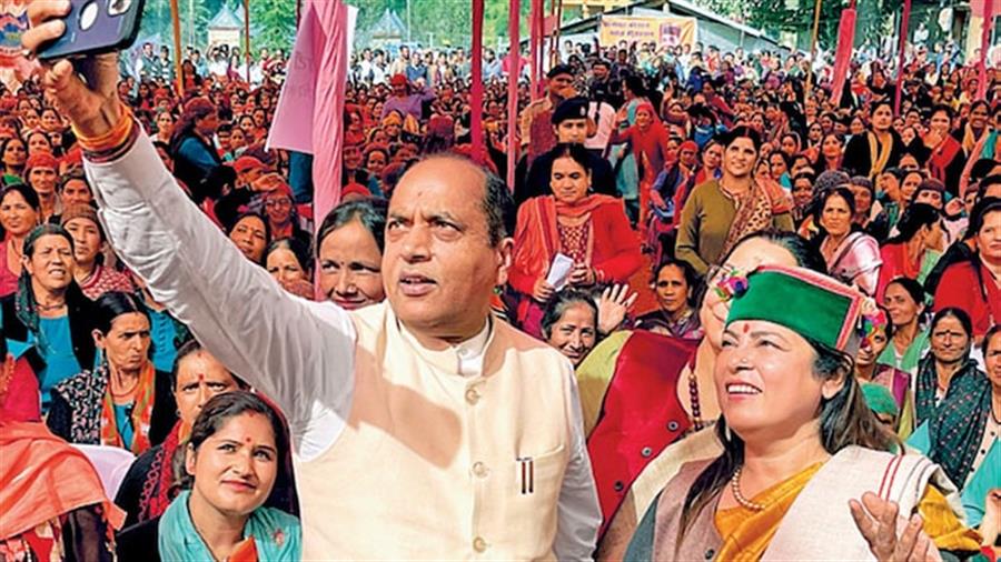 Seraj विधानसभा सीट से भाजपा उम्मीदवार व सीएम जयराम ठाकुर  आगे चल रहे हैं