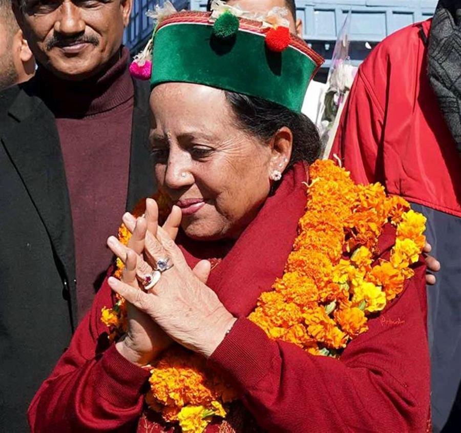 नंबर गेम में पिछड गईं Partibha Singh , Holy Lodge के हाथों से निकला ताज