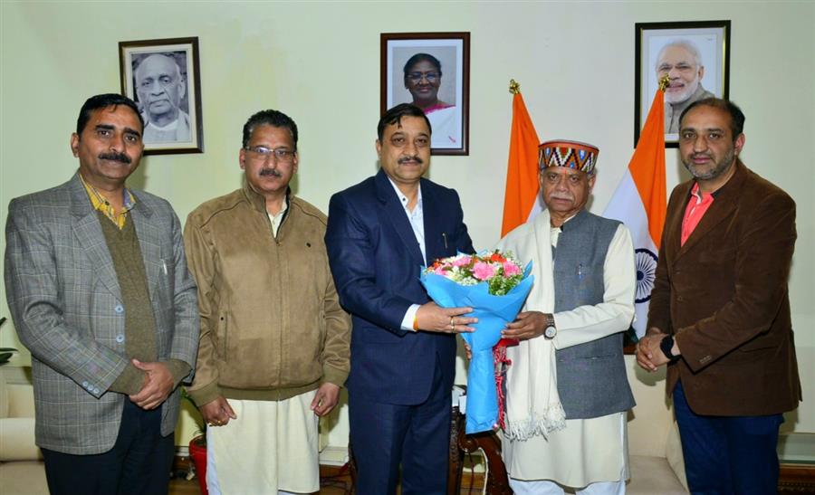 स्कूली बच्चों की वर्दी बंद करना दुर्भाग्यपूर्ण : कश्यप