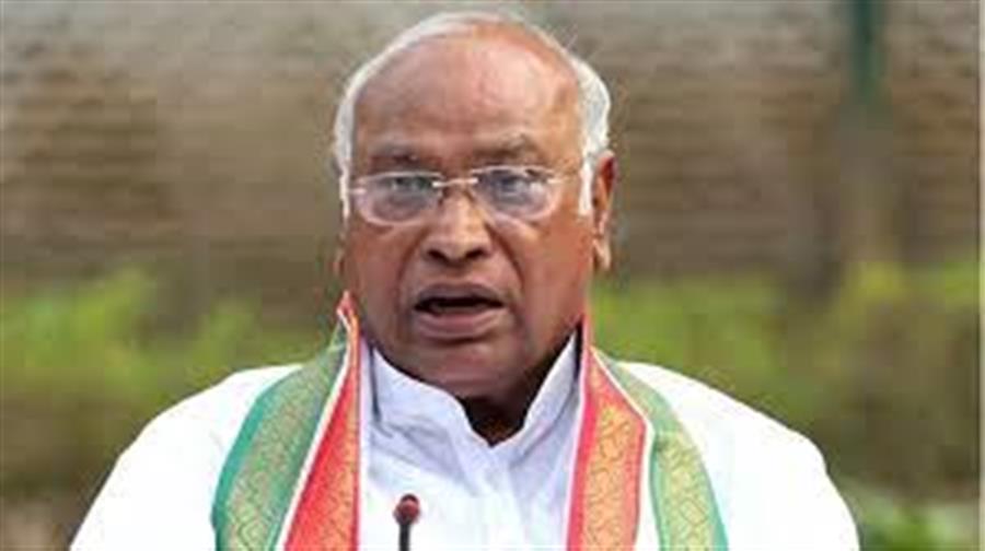 हम JPC चाहते हैं लेकिन सरकार JPC से डर रही है-खड़गे