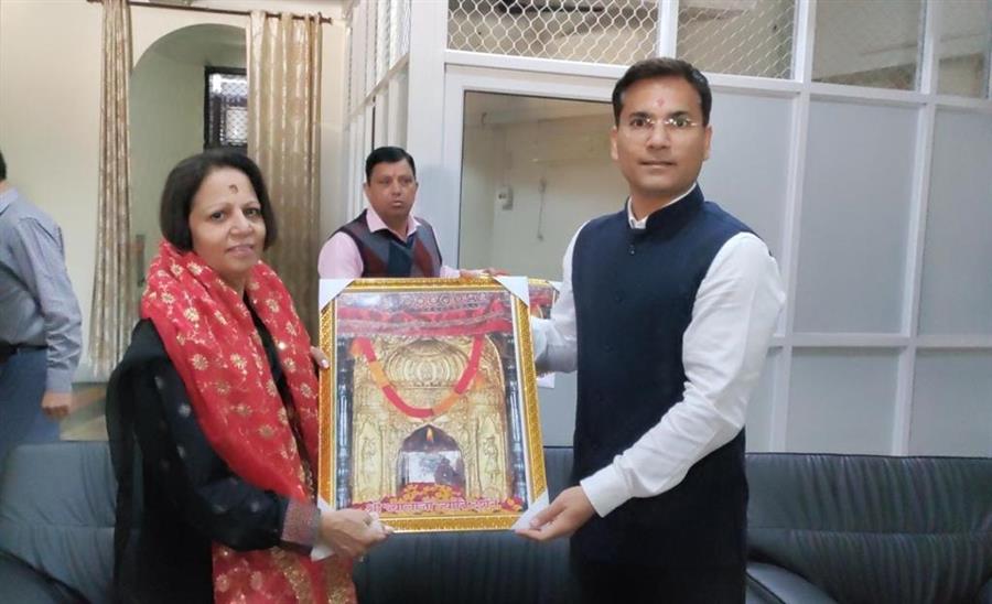 कार्यवाहक मुख्य न्यायाधीश ने मां ज्वालाजी मंदिर में टेका माथा