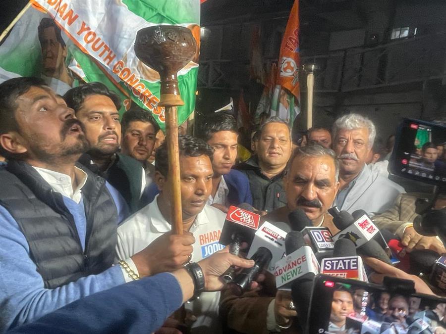 शिमला में  युवा कांग्रेस का लोकतंत्र बचाओ मशाल शांति मार्च