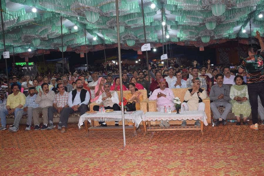 कालेशवर वैशाखी मेला में सांस्कृतिक संध्या का आगाज किया संजय रतन ने