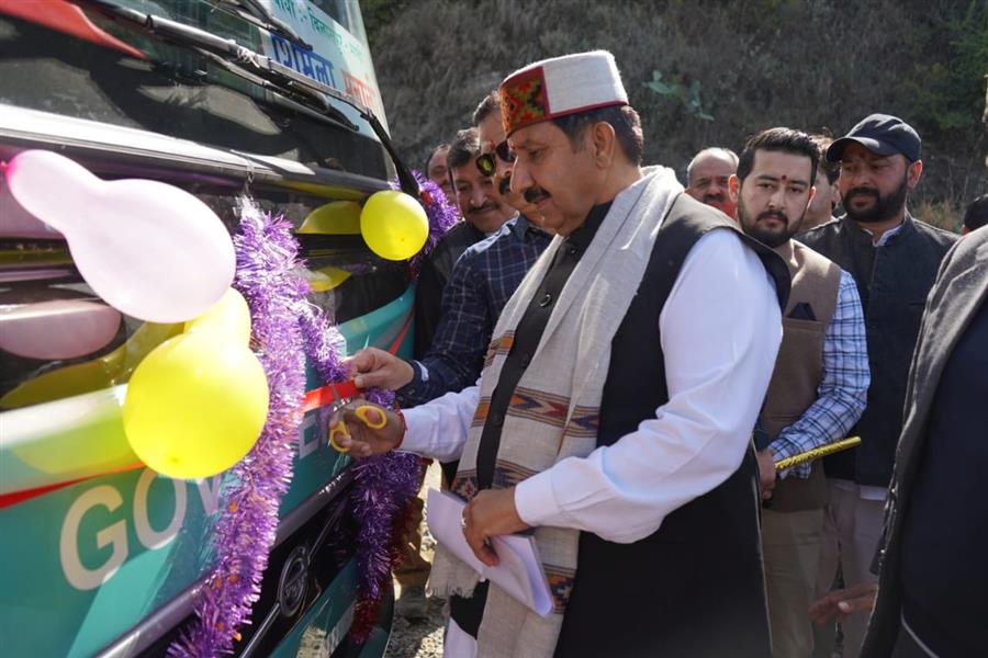 HRTC के बेड़े में 11 नई वोल्वो बस शामिल, Deputy C M अग्निहोत्री ने दिखाई हरी झंडी