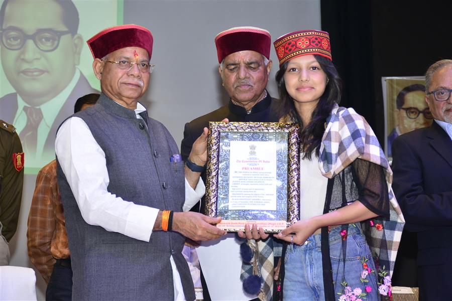 राज्यपाल ने डॉ. भीमराव अंबेडकर को श्रद्धांजलि अर्पित की