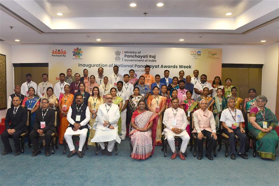 राष्ट्रपति ने राष्ट्रीय पंचायत पुरस्कार प्रदान किए