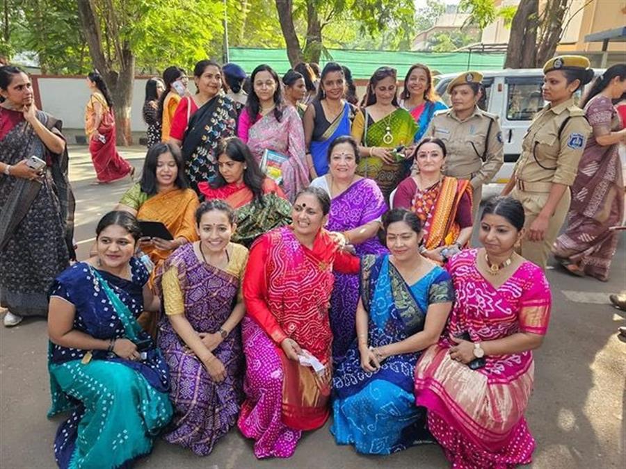प्रधानमंत्री Modi ने सूरत साड़ी वॉकथॉन की सराहना की