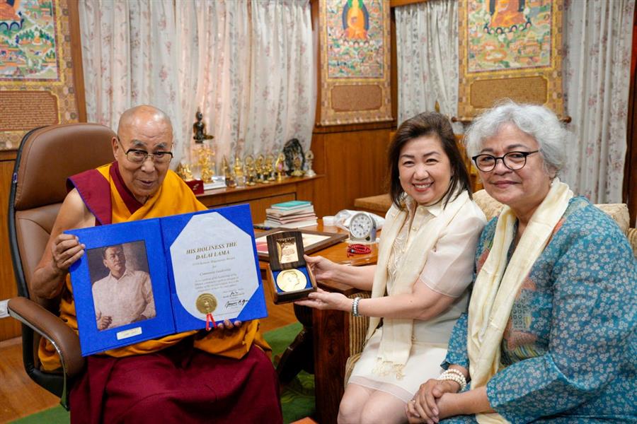 Dalai Lama को 64 साल बाद व्यक्तिगत रूप से रेमन मैग्सेसे पुरस्कार मिला