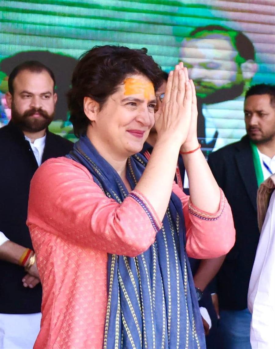 Priyanka Gandhi  मैसूर में डोसे के लिए मशहूर मायलारी होटल गई