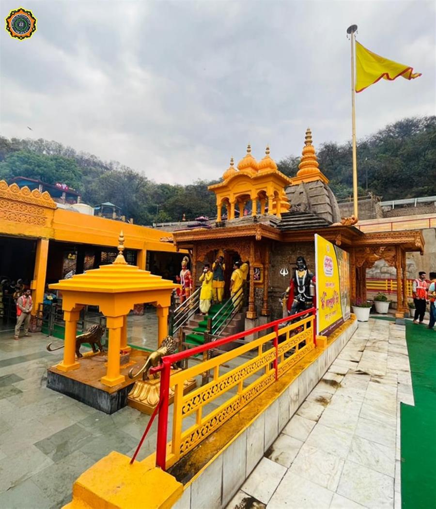 बगलामुखी जयंती पर श्रद्धा एवं उल्लास से सराबोर मंदिर