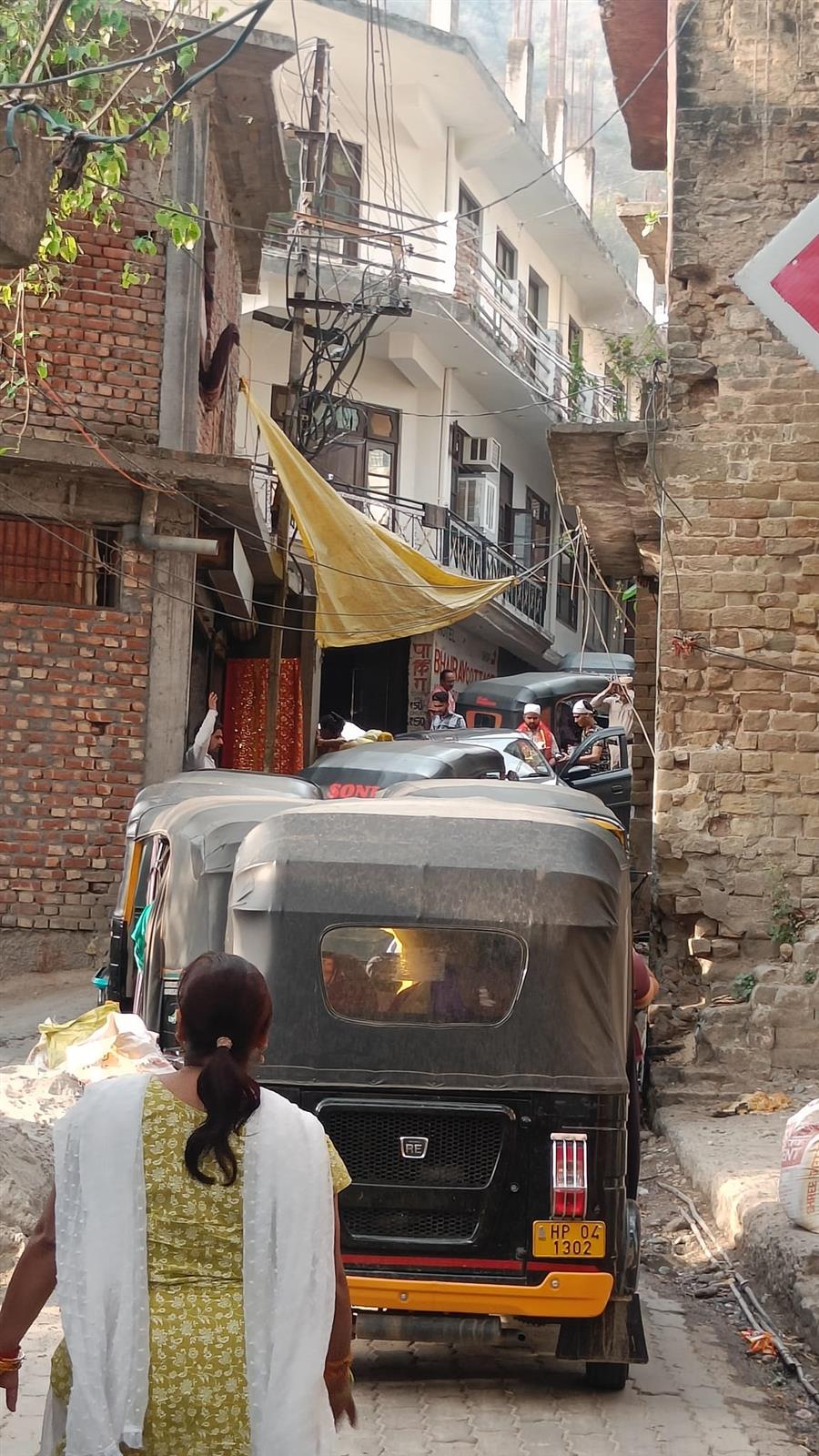 मंदिर मार्ग पर आटो वालों की धमाचौकडी , पैदल चलना हुआ मुशिकल