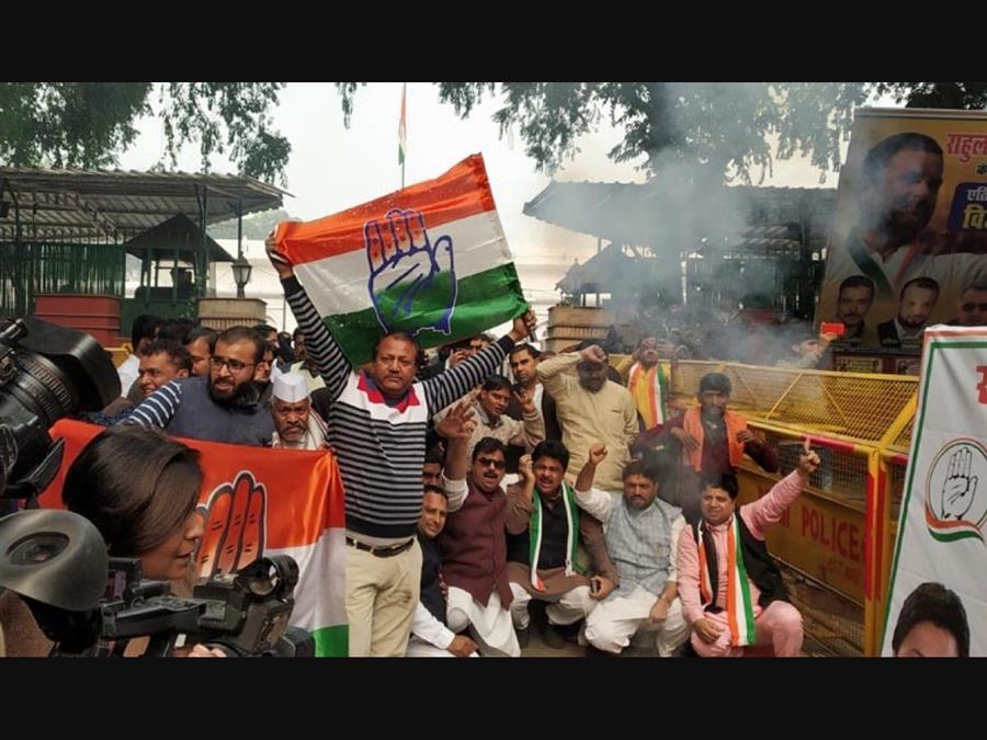 Karnataka Chunav - कांग्रेस मुख्यालय में ढोल और नगाड़ों के साथ भांगड़ा