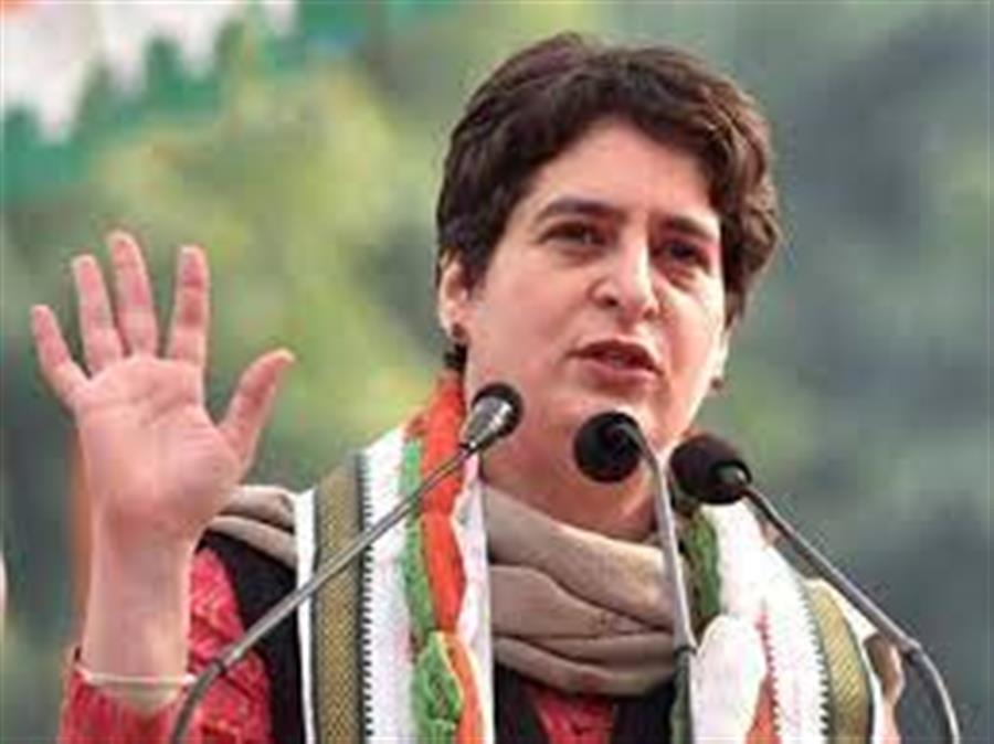 प्रियंका गांधी ने मांगा रेल मंत्री अश्विनी वैष्णव का इस्तीफा