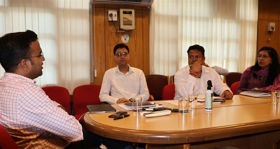 स्वास्थ्यपूर्ण आहार और योगाभ्यास से सधेगा लाइफस्टाइल: उपायुक्त