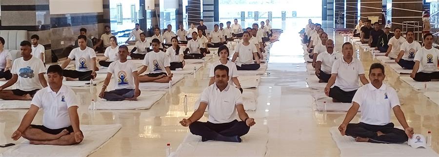 दिनचर्या में शामिल करें योग, नियमित करें योगाभ्यास : डॉ. निपुण जिंदल