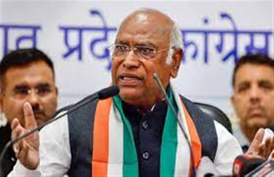 55 दिन बाद भी  मणिपुर पर एक शब्द नहीं बोले पीएम -खड़गे
