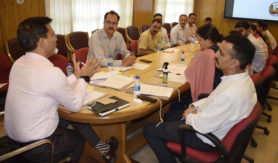 खाद्य सुरक्षा और स्वच्छता को लेकर नियमों की अनुपालना हो सुनिश्चित: एडीएम