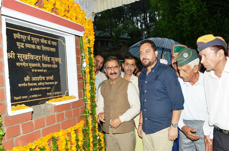 मुख्यमंत्री ने हमीरपुर में किए विकासात्मक परियोजनाओं के उद्घाटन व शिलान्यास