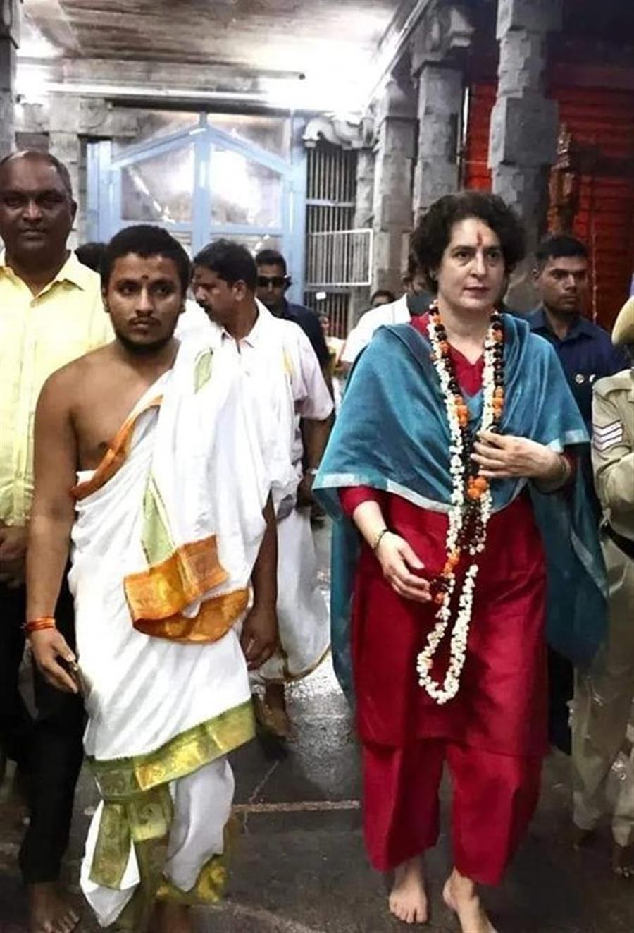हिमाचल कांग्रेस के कार्यकर्ता राहत व बचाव कार्यों में मदद करें - प्रियंका गांधी