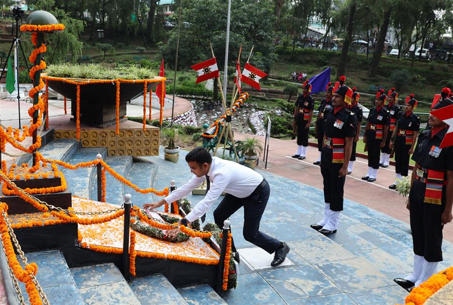 डीसी ने बलिदानी वीरों के अतुलनीय साहस और शौर्य को किया नमन
