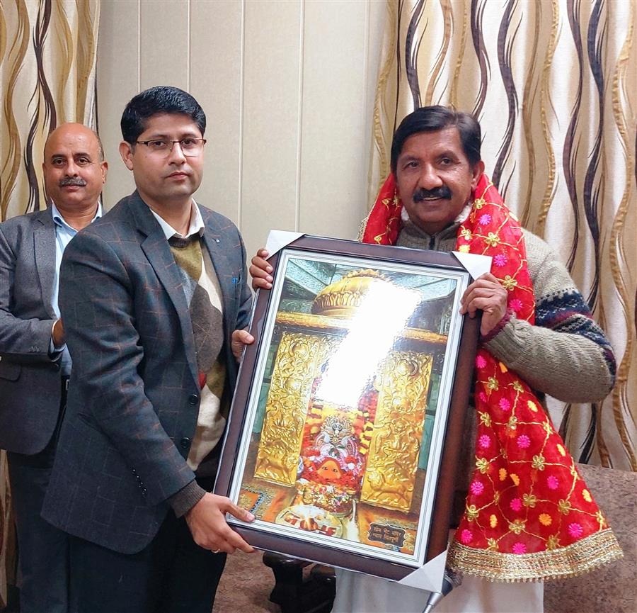 छिन्नमस्तिका धाम Chintpurni में  श्रद्धालुओं को विश्व स्तरीय सुविधाएं उपलब्ध करवाई जाएंगी: मुकेश अग्निहोत्री