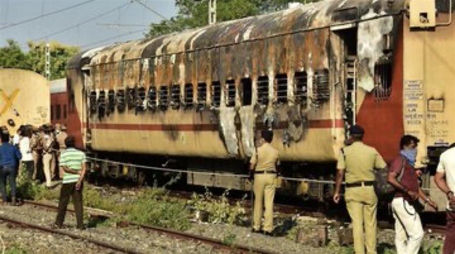 तमिलनाडु के मदुरै स्टेशन पर ट्रेन के कोच में लगी आग आठ की मौत