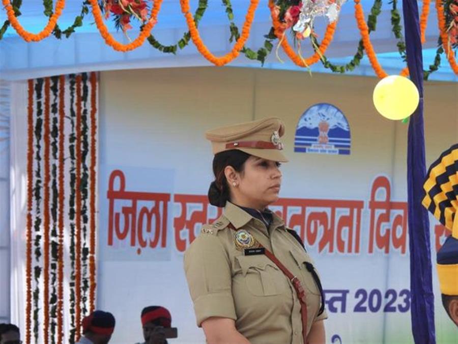 S P Kullu श्रीमति साक्षी वर्मा कार्तिकेयन राज्यपाल द्वारा DGP डिस्क देकर सम्मानित किया