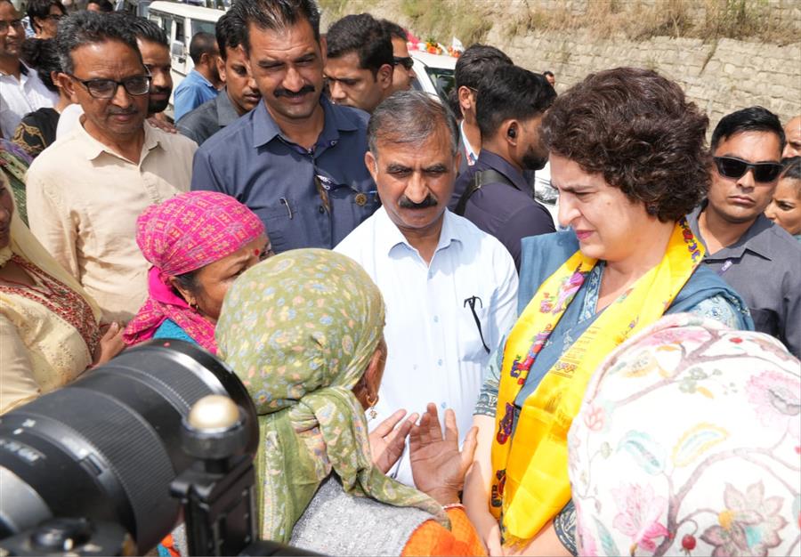 प्रियंका गांधी कुल्लू पहुंची