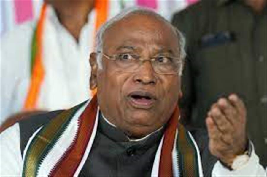 Sikkim सडक हादसे में 16 जवानों की मौत कांग्रेस अध्यक्ष  Mallikarjun Kharge ने दुख जताया