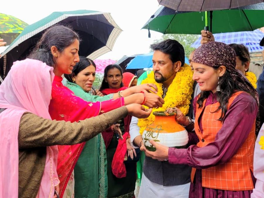 हिमाचल प्रदेश में कानून व्यवस्था चरमराई : अनुराग
