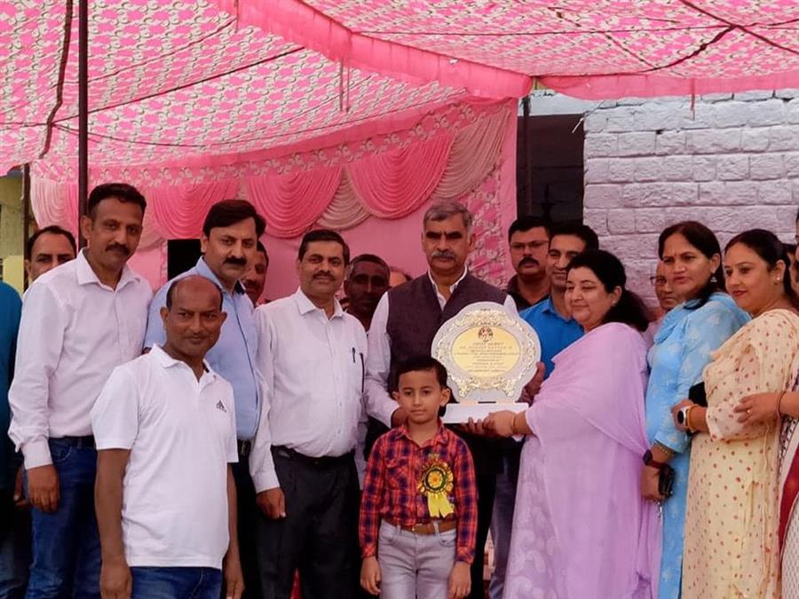  पढ़ाई के साथ-साथ खेल-कूद प्रतिस्पर्धाओं में भी बढ़-चढ़ कर भाग लें छा़त्र - संजय रतन 