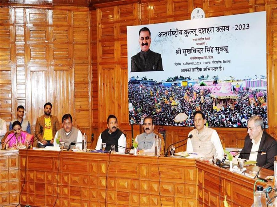 मुख्यमंत्री ने अंतर्राष्ट्रीय Kullu Dussehra  उत्सव के पूर्वावलोकन कार्यक्रम का शुभारंभ कर उत्सव का  ब्रॉशर जारी किया