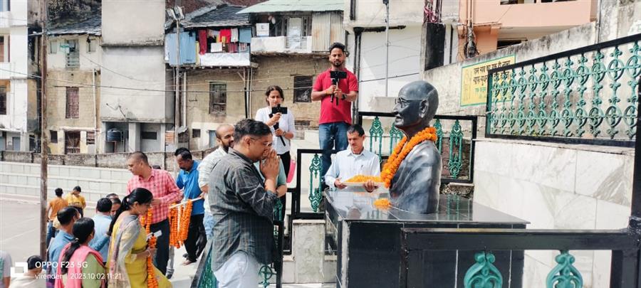 महात्मा गांधी ने पढ़ाया अहिंसा और सत्य का पाठ  : आशीष बुटेल