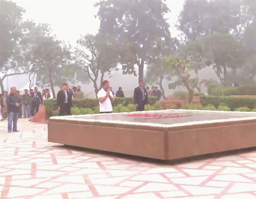 राहुल गांधी ने पूर्व प्रधानमंत्री Rajiv Gandhi को श्रद्धांजलि अर्पित की