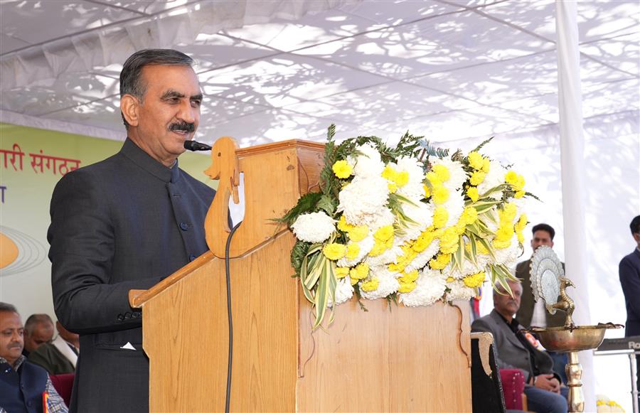 सरकार की नीतियों-कार्यक्रमों को कार्यान्वित करने में कर्मचारियों की महत्त्वपूर्ण भूमिका: मुख्यमंत्री