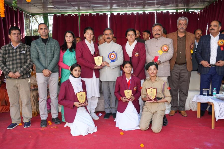 मुख्यमंत्री ने पोर्टमोर विद्यालय के वार्षिक पारितोषिक वितरण समारोह में मेधावियों को किया सम्मानित