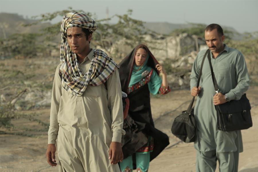 अब्बास अमीनी की फ़ारसी भाषा की फ़िल्म 'एंडलेस बॉर्डर्स' ने सर्वश्रेष्ठ फ़िल्म का गोल्डन पीकॉक पुरस्कार जीता