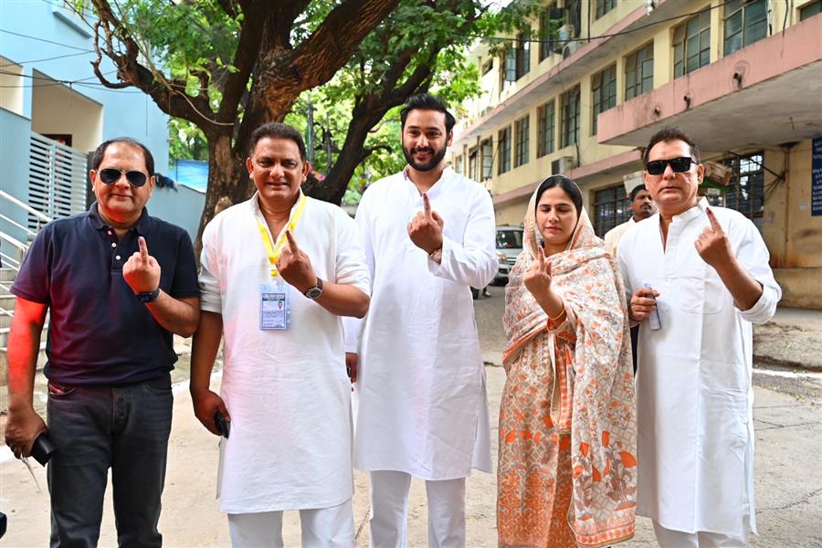 तेलंगाना विधानसभा की 119 सीटों पर मतदान जारी , मोहम्मद अज़हरुद्दीन ने मतदान किया