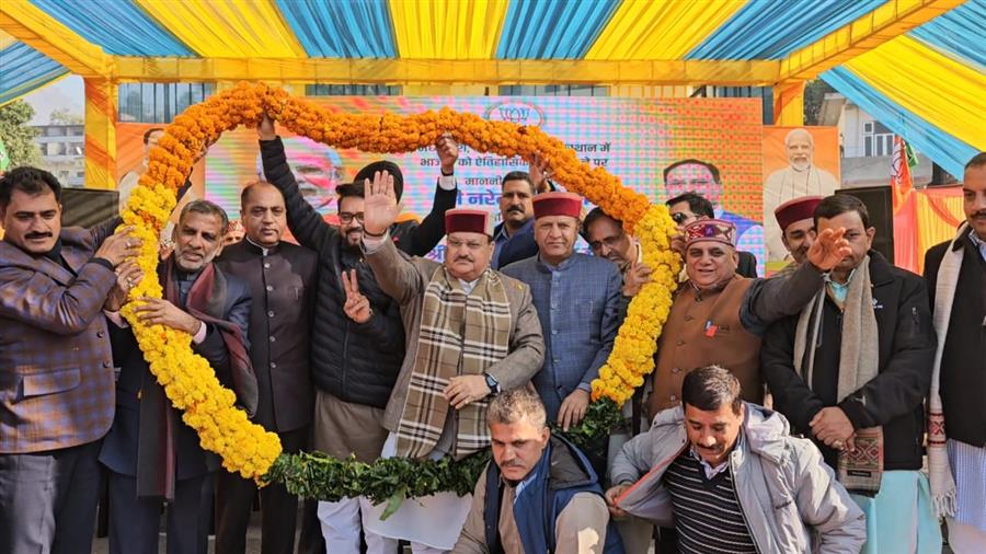 जगत प्रकाश नड्डा का बिलासपुर पहुंचने पर गर्म जोशी के साथ स्वागत
