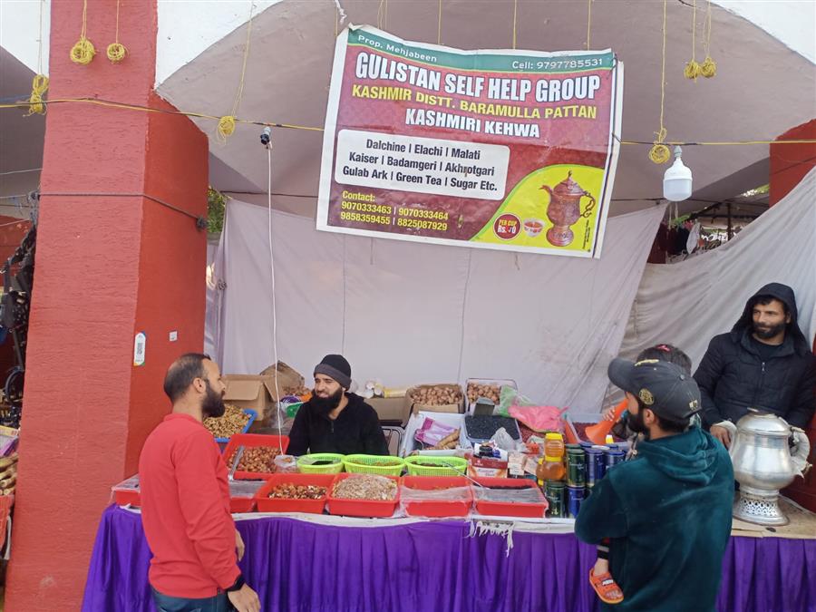 अंतर्राष्ट्रीय गीता महोत्सव में पर्यटकों को कश्मीरी खान-पान से रूबरू कराता गुलिस्तान स्वयं सहायता समूह