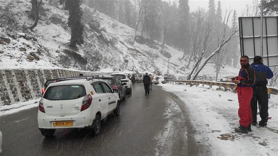 Snowfall started in Lahaul Spiti