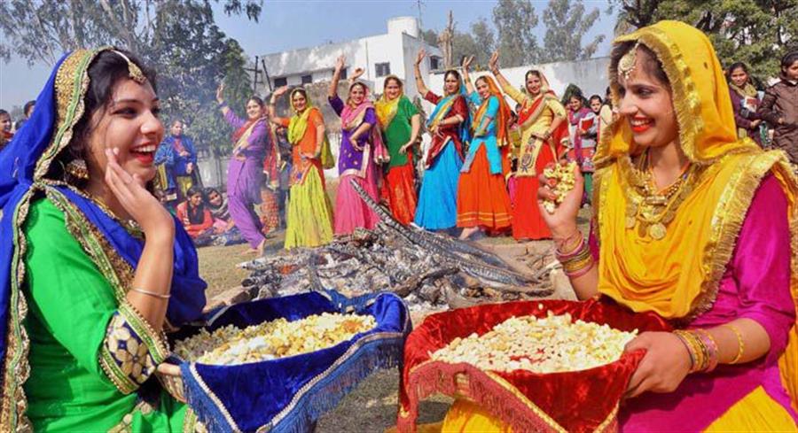 कांगड़ा घाटी में लोहड़ी के उल्लास में डूबे लोग