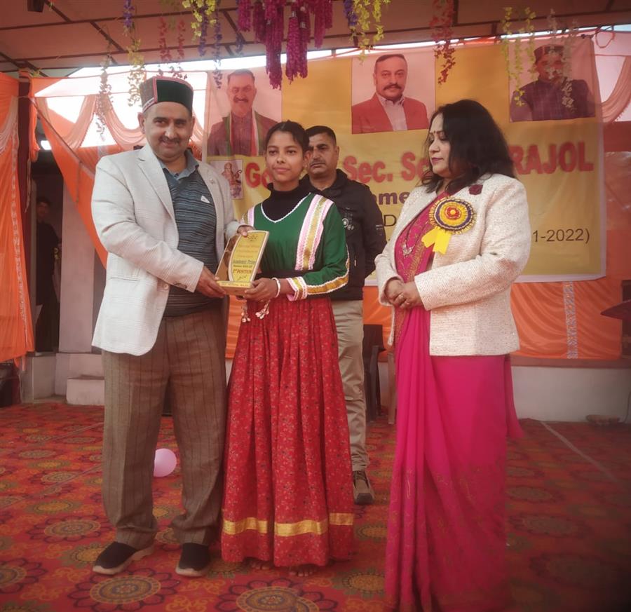 राजोल में टेलेंट हंट प्रतियोगिता के विजेता नवाजे