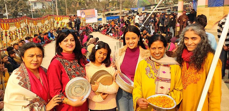 तत्तापानी में मकर संक्रांति पर हजारों लोगों ने पवित्र स्नान किया