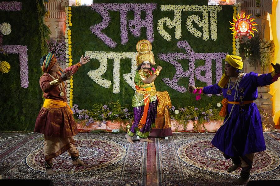 Dr. Vasanth Kiran  gave a soulful performance of Pibare Ramarasam at Ayodhya