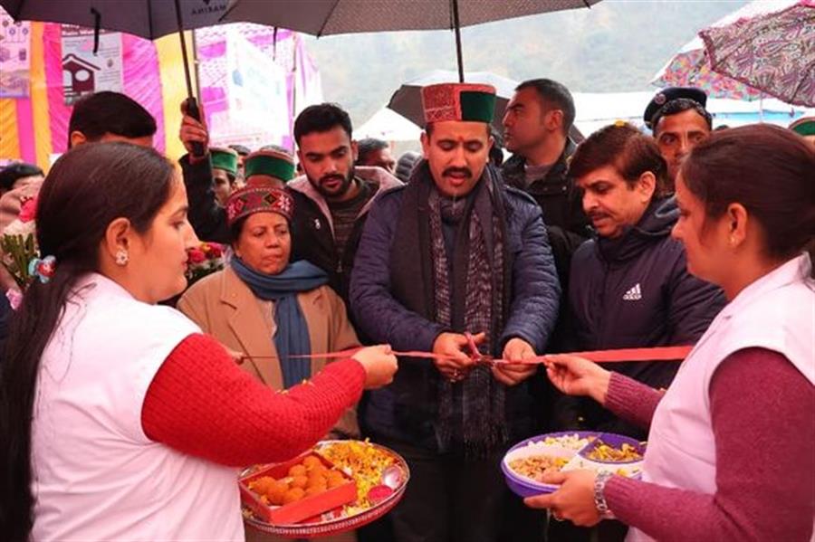 हिमाचल में पीएमजीएसवाई में सड़क सुधार पर खर्चे जा रहे 2800 करोड़ - विक्रमादित्य सिंह