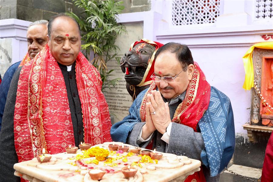 नड्डा ने कांगडा मंदिर में दर्शन किये