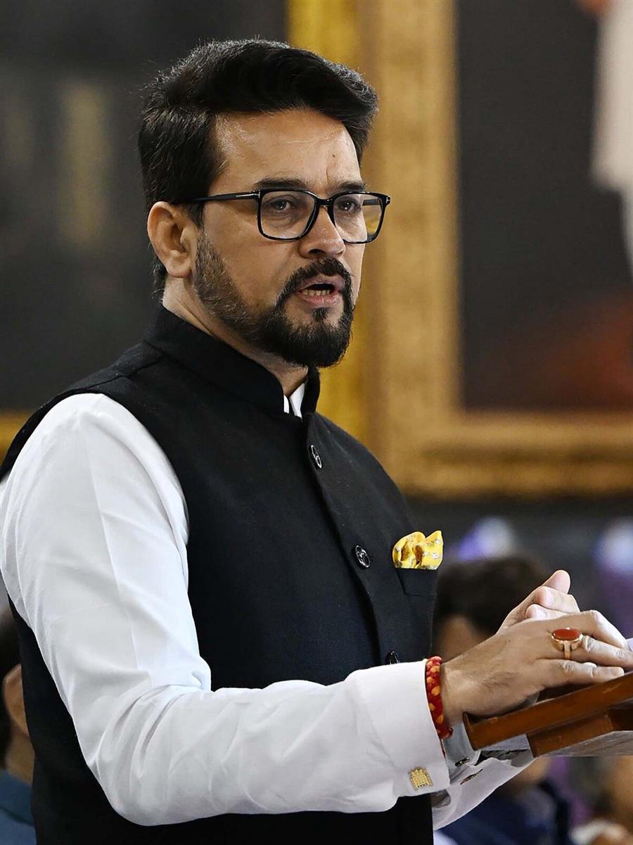 मोदी सरकार ने प्रदर्शनकारियों से हर स्तर पर की चर्चा, बातचीत के दरवाज़े सदा खुले: अनुराग ठाकुर