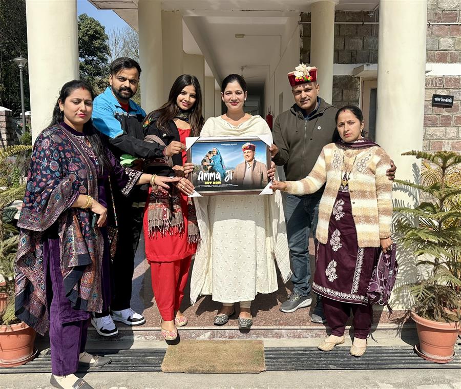 ओशिन शर्मा ने ज्वालामुखी की निकिता पर फिल्माया पहाडी गाना अम्मा जी किया लांच 