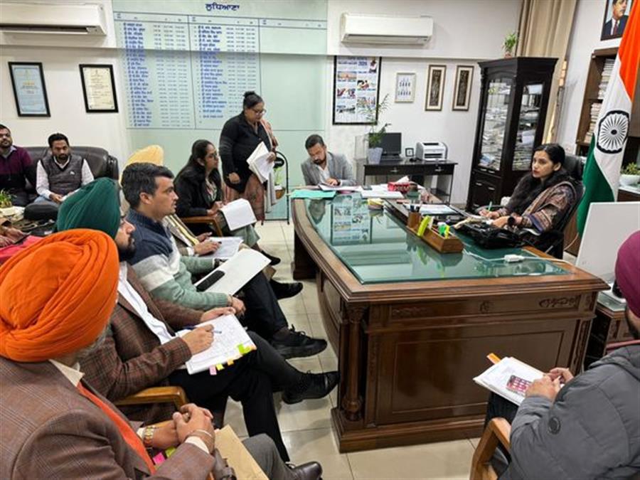 DC reviews progress of development projects of district Ludhiana